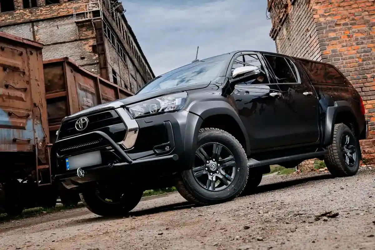 Встановлення тюнінга на Toyota Hilux Black 2024